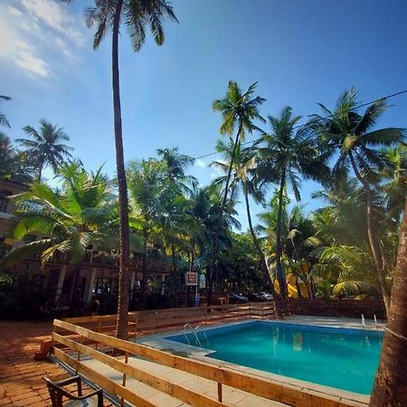 Coconut Garden Beach House Mālvan Esterno foto