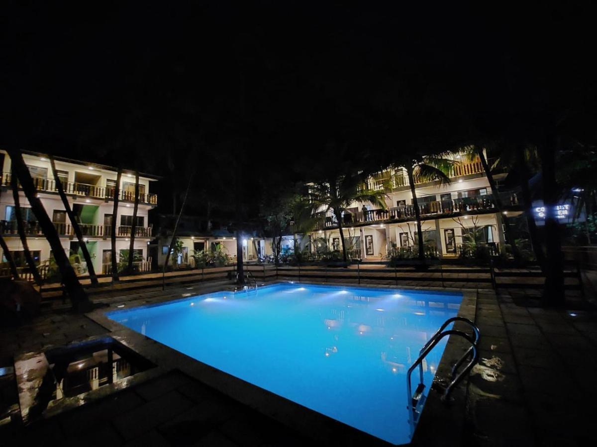 Coconut Garden Beach House Mālvan Esterno foto